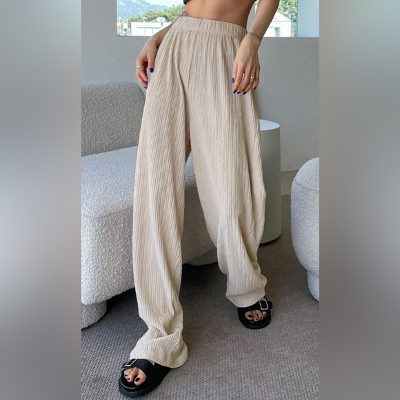 Wide Leg Pants in Apricot. - Picture 2 of 5